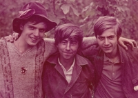 Se svými kamarády na chmelové brigádě v Podbořanech, 1968