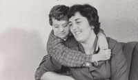 Eva Orthofer s maminkou Ludmilou Klinkovskou, 60. léta