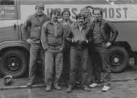 Četa záchranářů na dole Pluto II, rok 1982, pamětník vpravo