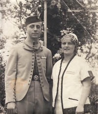 Rodiče Josefa Roubíčka v sokolském kroji, 1930