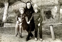 Pamětnice se svými vnoučaty, 80. léta