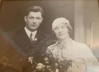 Svatební fotografie rodičů Jaroslava Stehlíčka
