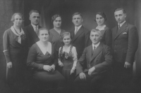 Rodina Heleny Svobodové (maminka Margit - uprostřed; prababička Anna - vlevo, pradědeček Emil - vpravo)