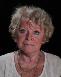 Jana Urbanová ve studiu Paměti národa v roce 2023