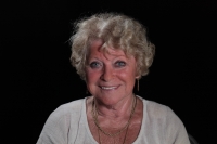 Pamětnice Jana Urbanová ve studiu Paměti národa v roce 2023