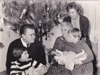 Vánoce 1966, pamětnice s rodinou