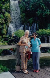 Zdeňka Peterka s matkou Zdeňkou okolo roku 2000