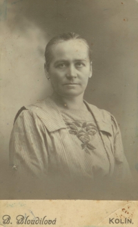 Babička Kateřina Salavová, rozená Skaláková, z Pňova č. 44