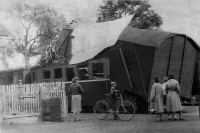 Vlakové neštěstí v Husinci u Prachatic, 60. léta 20. století - náraz 4 nákladních vagonů naložených dřevem, které ujely z nádraží v Prachaticích,  do osobního vlaku ve stanici Husinec