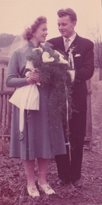 Svatební fotografie manželů Večeřových, 1956
