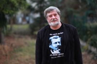 Petr Náhlík v zahradě Paměti národa Plzeňského kraje v roce 2020