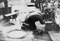 Pamětník při práci v podniku Velveta, 1956