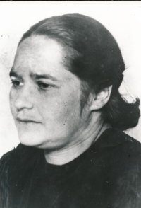 Olga Klicperová, matka pamětnice