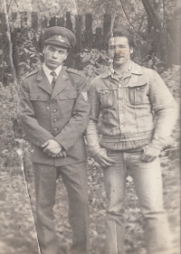 František Klišík (v uniformě) a jeho dvojče Ondřej