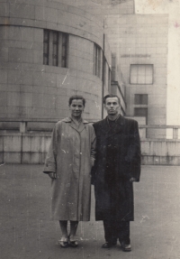Sestra pamětnice se strýcem Dimitrijem, cca 1958
