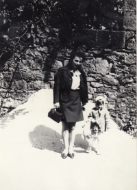 Na procházce s dcerou, 1968