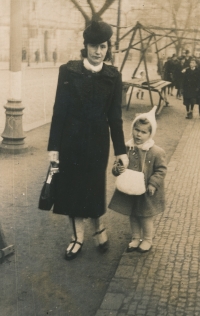 S maminkou, 1940