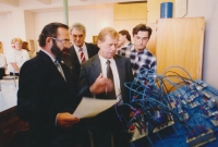 Pavel Beneš (vlevo) na ČVUT s Václavem Havlem, 7. října 1993