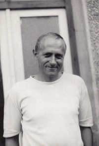 Aleš Bouda na portrétní fotografii v roce 1989