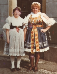 From the welcome ceremony in Jaroměř in 1989, Jana Kučerová on the right