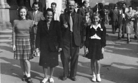 Rodina Holých, zleva: Eva, Albína, Stanislav, Ilona, Poděbrady, 1947
