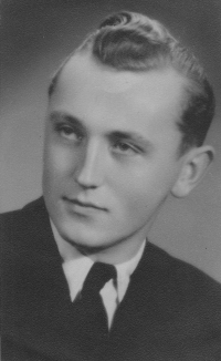 As a high school senior, 1947