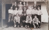  RAFK - Fotbalový klub Rajhrad, otec prostřední řada 2. zleva, 20. léta 20. století