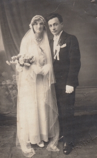 Svatební foto rodičů Josefa a Antonie Bajerových, Mirohošť, Volyň, 1932