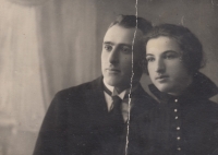 Matka pamětnice se svým bratrem Vladimírem Dolečkem, Volyň, 1930