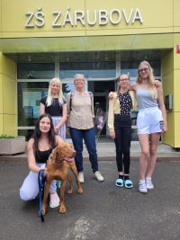 Kateřina Blumová s týmem projektu Příběhy našich sousedů, červen 2022