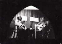 Rostislav Valušek s Vladimírem Mertou, Divadlo v Nerudovce, 70. léta 