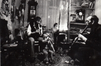 Rostislav Valušek (vlevo) s manželkou Marcelou a synem Janem, 80. léta