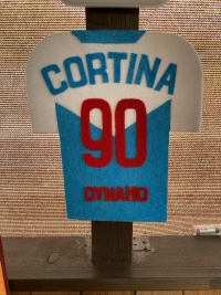 Kunratický dres vyrobený k životnímu jubileu pamětníka. Místo jména je celoživotní přezdívka