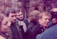 Jindřich Tomášek (třetí zleva) s Václavem Havlem v Chomutově, 1990
