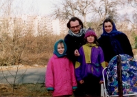 S manželkou Danou Zíkovou a dětmi Jindřichem, Kamilou a Matějem, 1992
