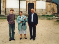 V Hejnicích, vlevo syn pamětníka, varhaník Auxt z Mohuče se ženou