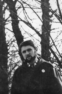 Pamětník po návratu z Mnichova, 1969. Na sobě má americký kabát za 50 marek, s odznakem Flowers power