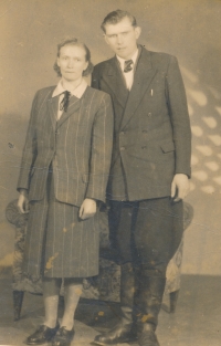 Manželé Marie a František Kalinovi odešli ze Šumice do Čech v roce 1948
