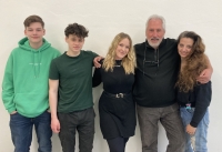 Žákovský tým s pamětníkem Petrem Veselým 