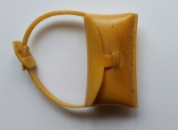 Předměty, které František Hažmuka vyrobil ve vězení z chleba a tuby od zubní pasty a které poslal domů rodině jako dárek, první polovina 50. let 20. století