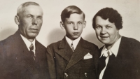 Vlastimil Krejčí s rodiči