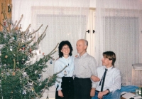 Pavla Dostálová s otcem Františkem Hažmukou a synem