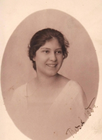 Rosa Aschkenesová, matka pamětníka v době, kdy jí bylo dvacet let, 1924