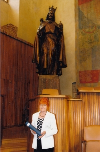 Ludmila Rosendorfová, promoce univerzity třetího věku na Filozofické fakultě Karlovy univerzity v roce 2005