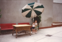 Synovia Evy Šothovej začiatkom 90. rokov v Rumunsku.