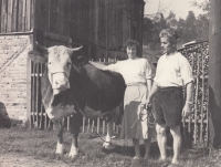Rodiče Františka Severy na statku v Rudném