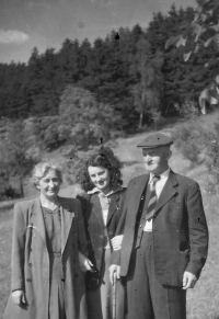 Pamětnice s rodiči, rok 1947