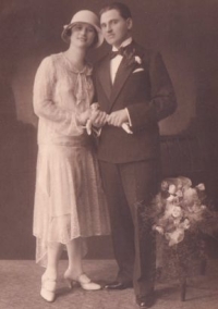 Svatební foto rodičů pamětníka