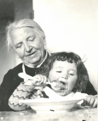 S babičkou Ludmilou Hajnišovou, 1959
