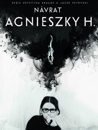Plakát k celovečernímu dokumentárnímu filmu Návrat Agnieszky H., který Krystyna Krauze natočila o režisérce Agnieszce Holland v roce 2013 spolu s kameramanem Jackem Petryckým.  Agnieszka Holland studovala v letech 1966-1971 režii na pražské FAMU, a když se v roce 2012 do Prahy pracovně vrátila, aby natočila mimořádně silný a úspěšný seriál Hořící keř, svolila k natočení dokumentu, ve kterém na svá studia v Česku vzpomíná
